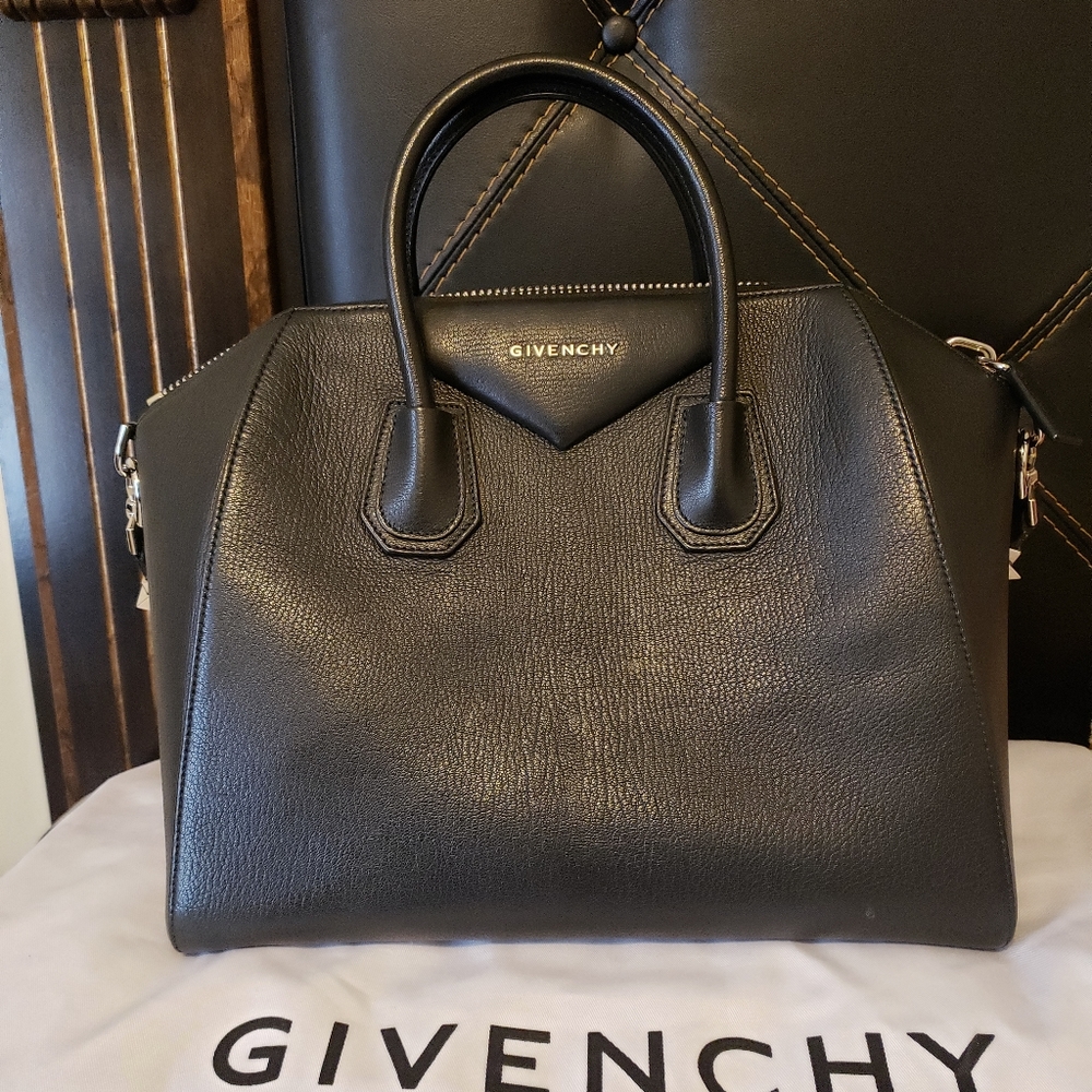 💖Host pick💖Authentic Givenchy Antigona medium